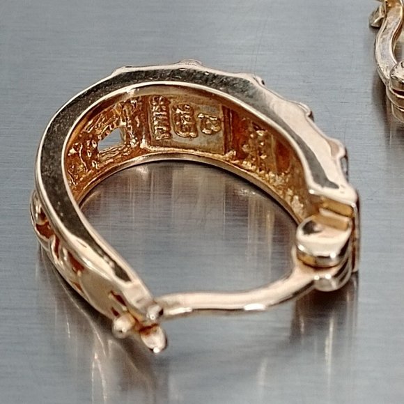 925 R CHINA SILVER - GOLD TONE HUGGIE EARRINGS WHITE CZ - Picture 11 of 11